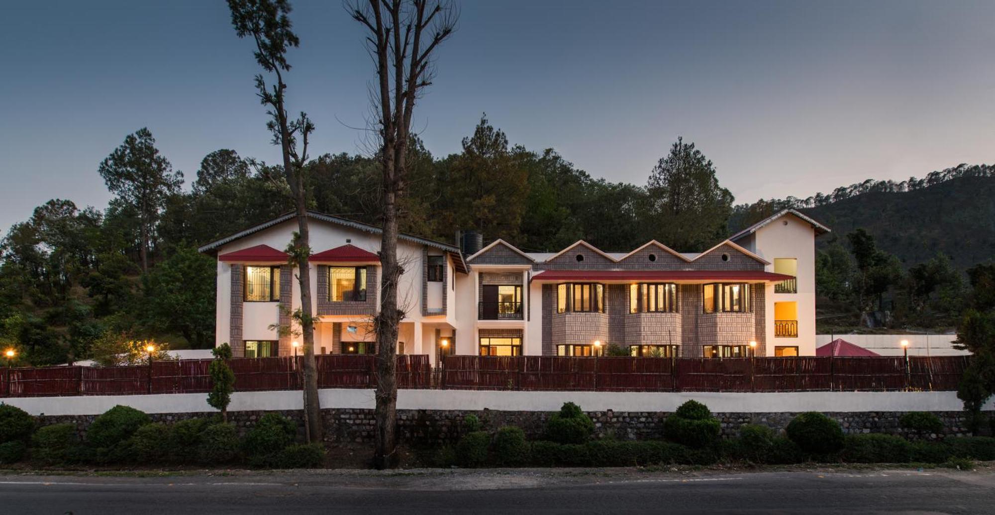 Ivy The Boutique Hotel Near Neem Karoli Temple Nainital Exteriör bild